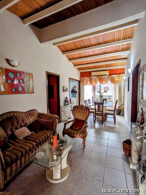 Casa En Urb Roca Del Valle I En Avenida Ribereña