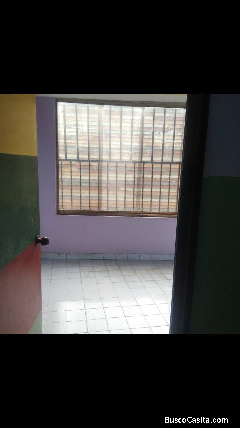 Venta de 4 locales comerciales ubicados en calle comercial  concurrida de la redoma de Petare