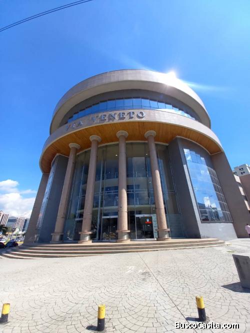 Eglée Suárez Vende Local Comercial en C.C. Vía Véneto, Mañongo. 