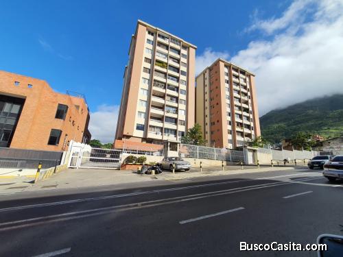 Apartamento en la Urbanización Los Dos Caminos en la Avenida Sucre, Estado Miranda