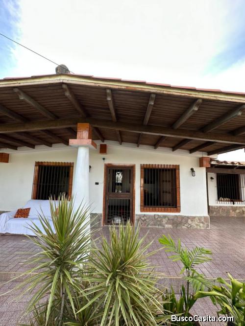 Acogedora Y Amplia Casa Estilo Colonial En Urbanización Privada En Cabudare, La Hacienda