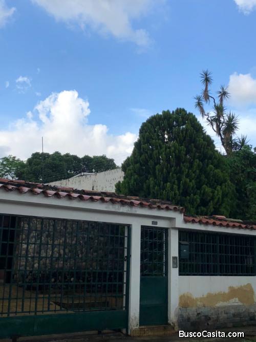 Eglée Suárez Vende Casa-Quinta para remodelar en Urb. Sabana Larga