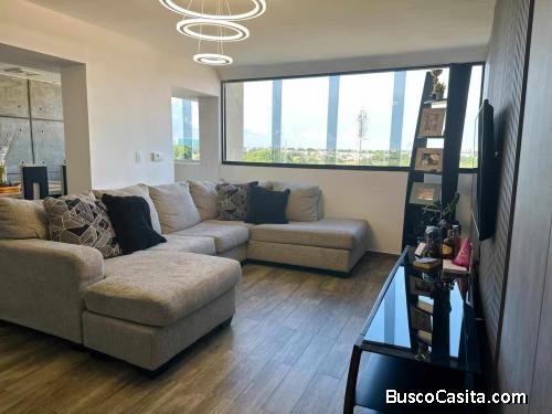 EN VENTA AMPLIO Y COMODO PENTHOUSE DE 280 MTS2 ,AMOBLADO DE TRES NIVELES  EN RES LAS ORQUIDEAS