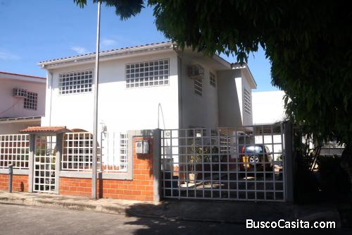 Casa quinta de 2 plantas urb Villas del Sol , La Morita Edo Aragua 