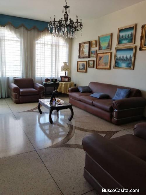 CASA EN EL ESTE DE BARQUISIMETO, CUENTA CON 400 MTS2
