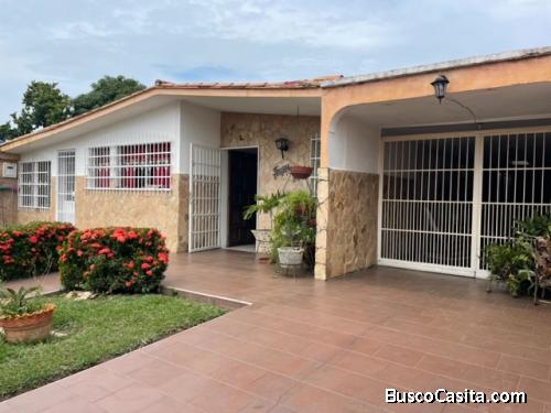 CASA EN VENTA EN URB. PARQUE VALENCIA
