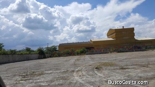 Eglée Suárez Vende Terreno en la Urb. Calicanto, Flor Amarillo. 