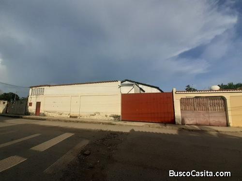 GALPÓN EN EL CUJÍ, CON UNA UBICACIÓN DE FÁCIL ACCESO