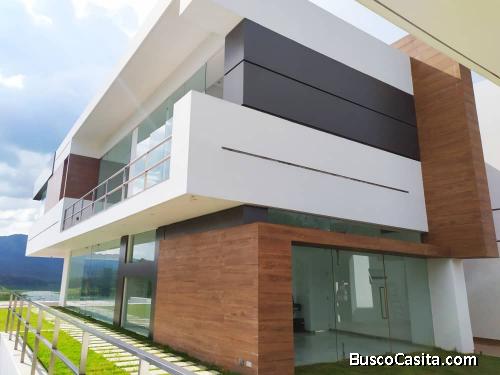 Eglée Suárez Vende Casa en Terrazas Del Country, Guataparo. 