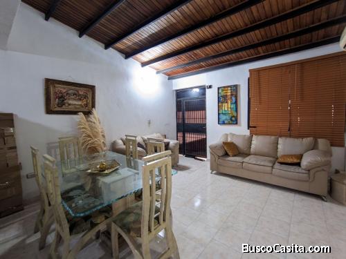 Espectacular Casa De Dos Plantas En La Urb. La Primavera