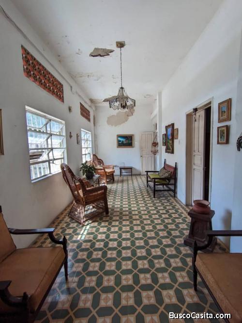 EN VENTA CASA RESIDENCIAL O COMERCIAL CON TERRENO PROPIO, EN ESQUINA