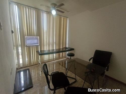 Barato! Alquiler oficina 12 MTS baño compartido los caobos