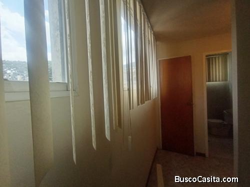 Alquila una oficina de 15 mtrs2 con baño compartido en Los Caobos