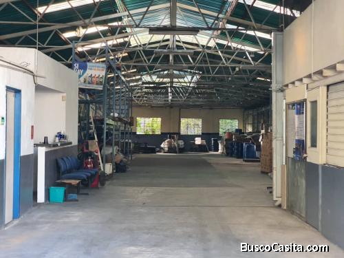 galpon de almacenamiento grande con altura para contenedores de mercancía variada permiso bomberos  