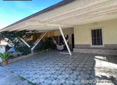 EN VENTA CASA REMODELADA Y AMPLIADA EN URBANIZACIÓN PRIVADA VILLA OASIS