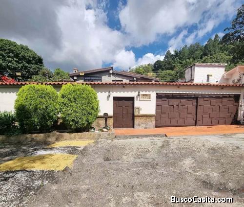 Se ofrece en venta una impresionante casa ubicada en la exclusiva zona de Prados del Este