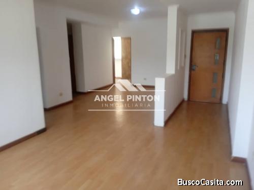 APARTAMENTO EN VENTA EN CALLE 72 SWUETTER EN MARACAIBO API 4689