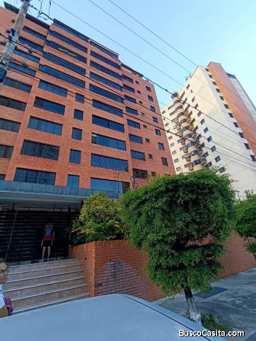 HERMOSO APARTAMENTO UBICADO EN CONJUNTO DIAGONAL AL COUNTRY CLUB