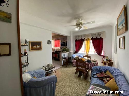 VENDO APTO EN FRENTE A  AV. LIBERTADOR FRENTE A PLAZA VENEZUELA 