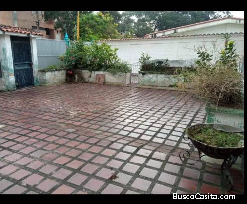 SE ALQUILA AMPLIO ESPACIO PARA NEGOCIO DE COMIDA DETRAS DE LA CRUZ ROJA