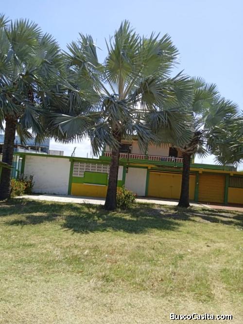 AMPLIA CASA CON LOCALES Y TERRENO EN SAN JUAN DE LOS CALLOS CHICHIRIVICHE