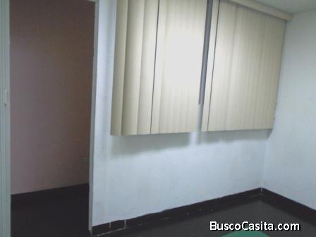 SE ALQUILA OFICINA EN CENTRO 