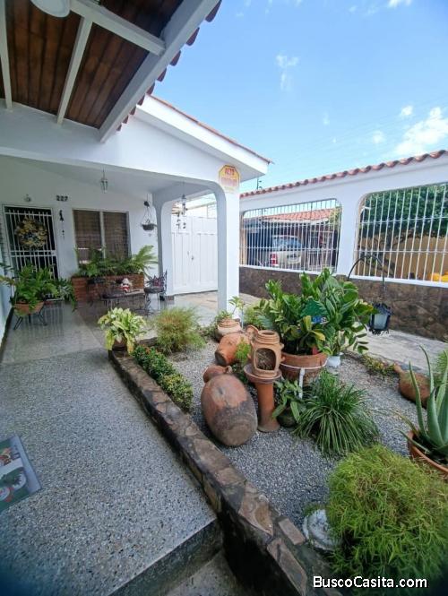 ACOGEDORA Y AMPLIA CASA EN URBANIZACION PRIVADA EN CABUDARE