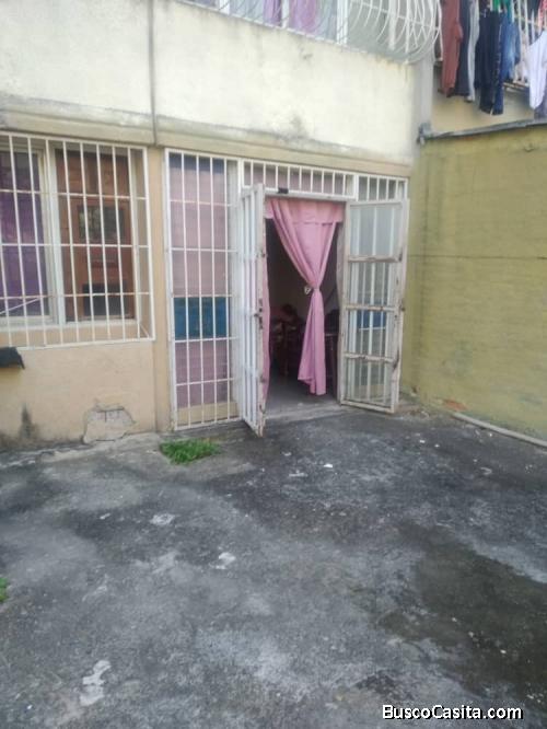 APARTAMENTO EN URB. LA MORA