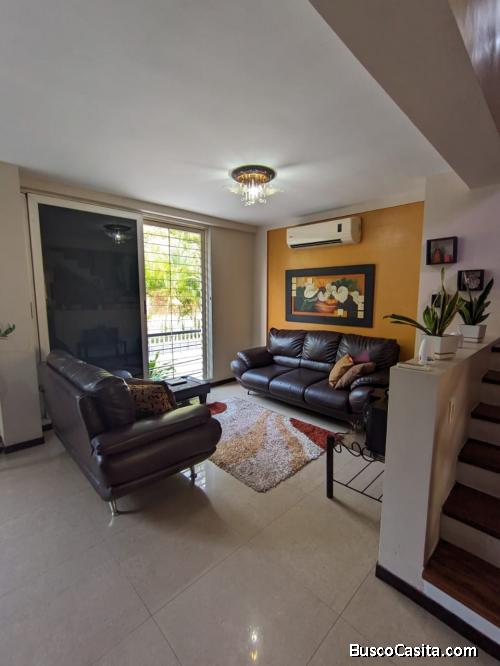 ESPECTACULAR TOWNHOUSE DE 4 NIVELES EN COLINAS DEL VIENTO