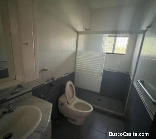 VENDO CASA EN CALLE CERRADA EN EL PARRAL. AMOBLADA