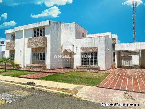 CASA VENTA EN EN AV FUERZAS ARMADAS MARACAIBO API 7029 THAIS ROJAS