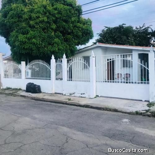 Se alquila cómoda casa en Ciudad Alianza, 312 M2.