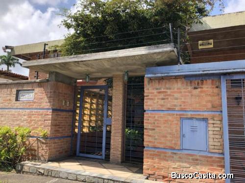 VENTA QUINTA DOS PLANTAS, EL HATILLO, URB. COLINAS DE LOS RUICES