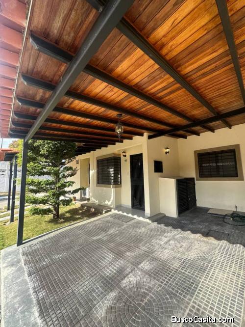 CASA EN ESQUINA, EN URB PRIVADA LA ARBOLEDA CERCA DE LA RIBEREÑA