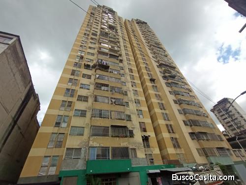 Apartamento con puesto de estacionamiento en Venta - Centro de Caracas