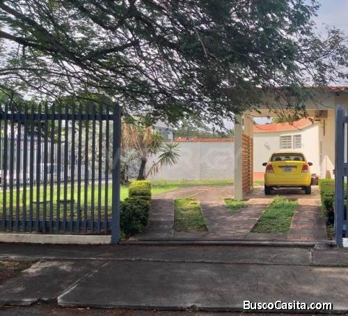 Hermosa casa en venta Urbanización La Villa