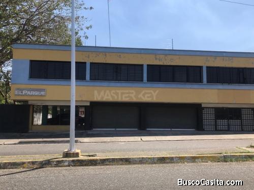 En venta Local en Edificio Residencial El Parque