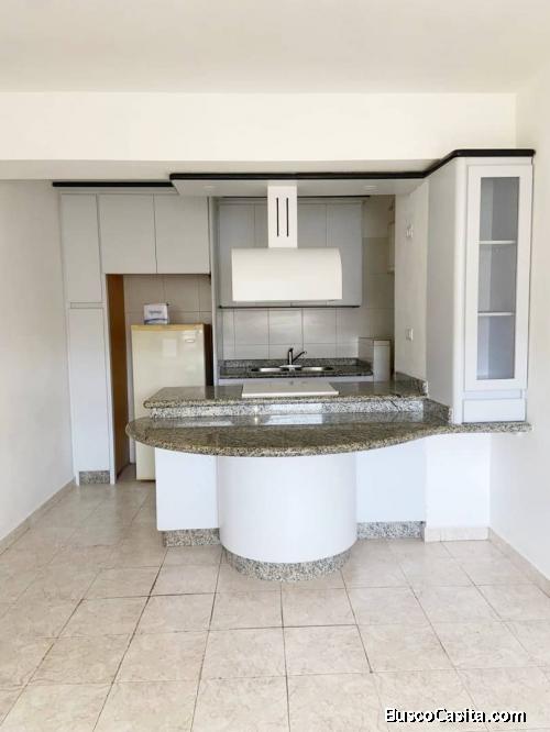 Modesto apartamento cerca de centros comerciales