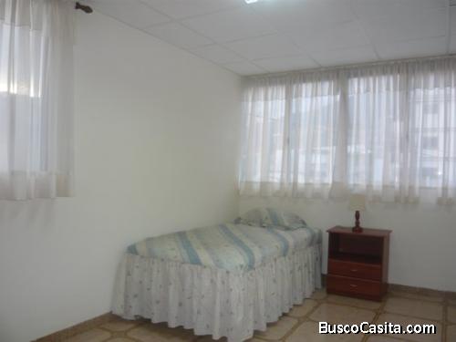 PARA DAMA PROFESIONAL QUE TRABAJE FUERA - ALQUILO HABITACIÓN EN ANEXO COMPARTIDO