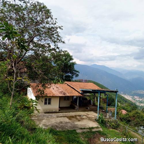 Hermosa casa en venta, Loma los Ángeles sector Claret, vía Jají, Estado Mérida.