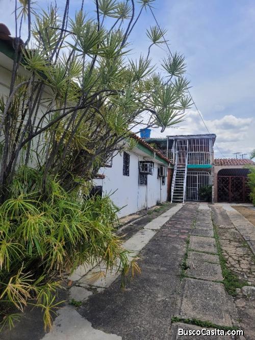 Barbara Vende Casa de Dos Plantas en las Quintas de Naguanagua 