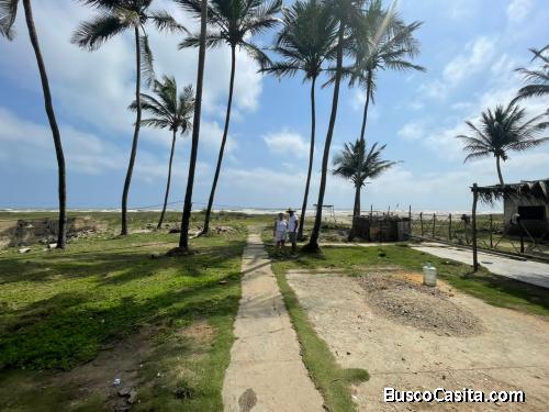 Wil y Gaby venden Terreno en Tucacas de 754m²²