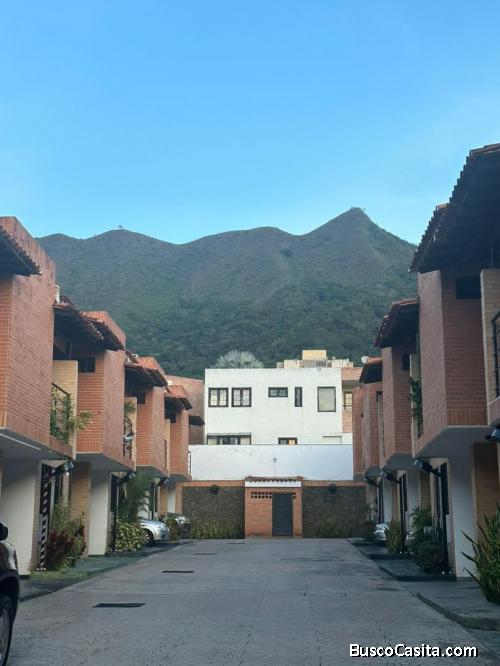 Bonito Townhouse en Piedra Pintada en venta