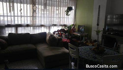 Excelente Apto. en venta. Av. La Paz (Calle Rotaria). Paraíso. Telf. 04269138924.