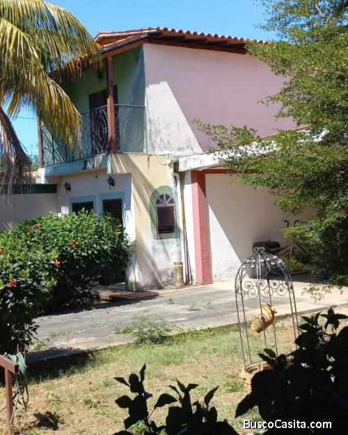 Hermosa Quinta en Venta en los Horcones, Barquisimeto.Terreno en 990 mts2 y 600 mts de construcción.