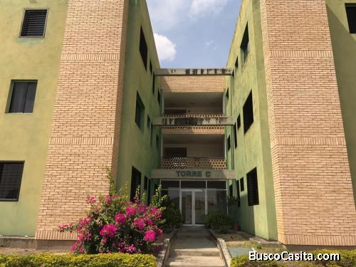 Apartamento en venta en Residencias Las Iguanas, zona de la mendera en Cabudare.