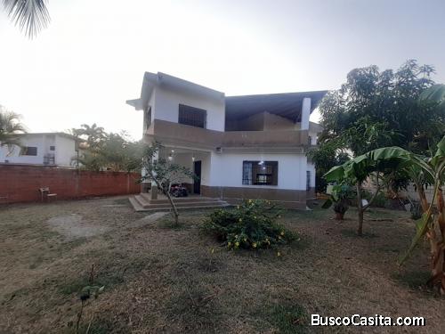 Marbella Mendoza vende casa Ubicada en el apacible entorno de Mini Granjas Las Morochas, 