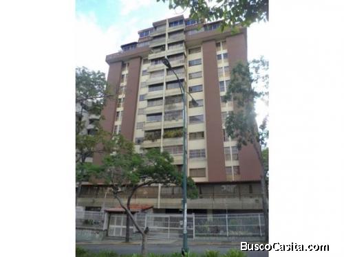 Apartamento de 135 mtrs2 con 4 habitaciones y un puesto de estacionamiento en venta en Los Caobos