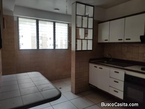 Annette Goncalves INZITU REALTORS  vende Apartamento en Residencias Martinica, Urbanización Prebo, V