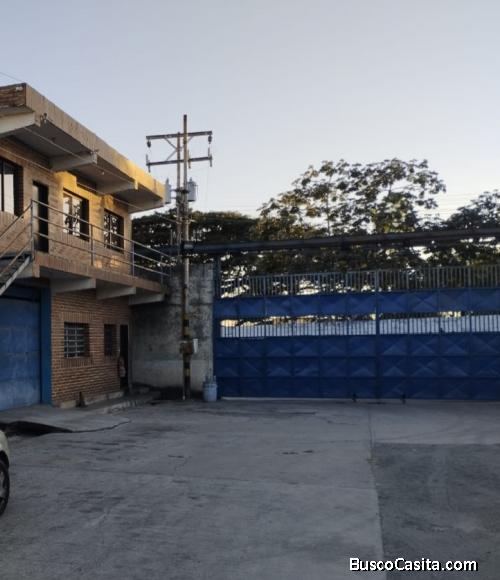 Marbella Mendoza vende galpon con casa comercial en tocuyito 